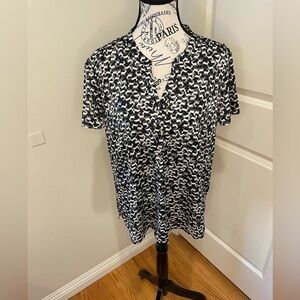 Jaclyn Smith Size Large Reindeer Silky Blouse!